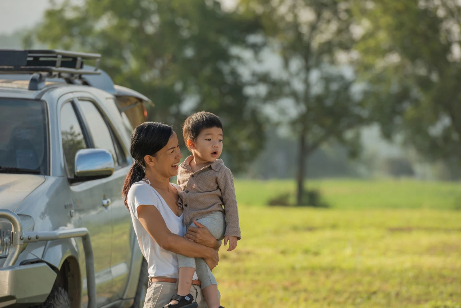 Tuyệt đối không để trẻ một mình trong xe hơi đang dừng/đỗ