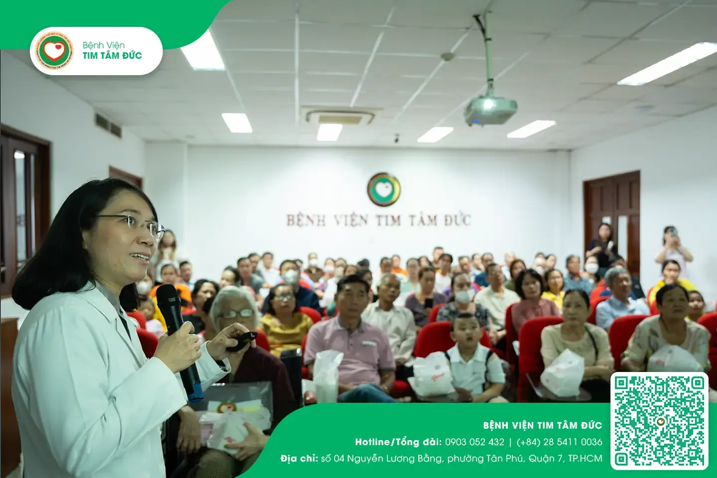 Bác sĩ Kim Ánh trình bày tại buổi tư vấn