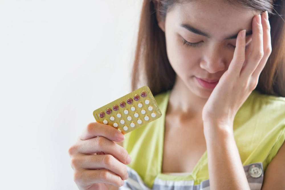 Nhồi máu cơ tim cấp và huyết khối cơ quan do dùng thuốc ngừa thai phối hợp