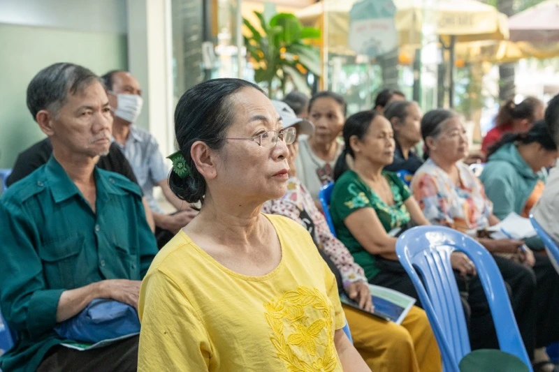 Cư dân tham gia tư vấn sức khoẻ