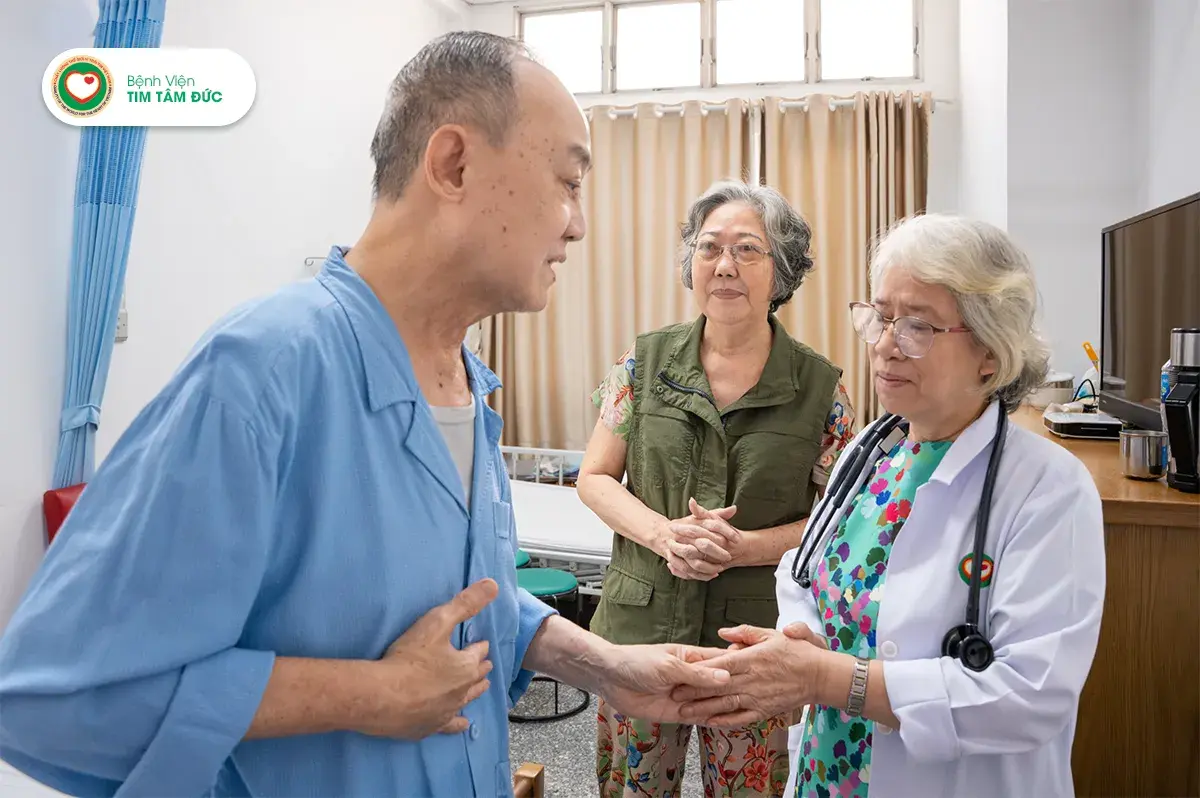 Bệnh nhân cảm ơn bác sĩ