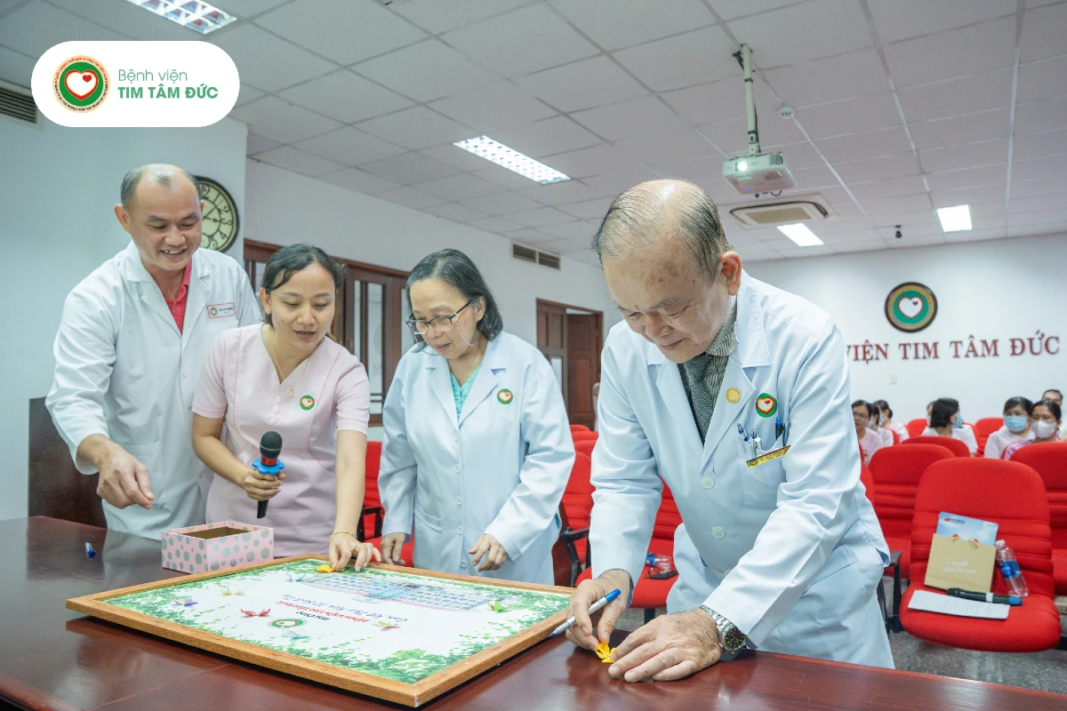 Găng tay không thay thế vệ sinh tay