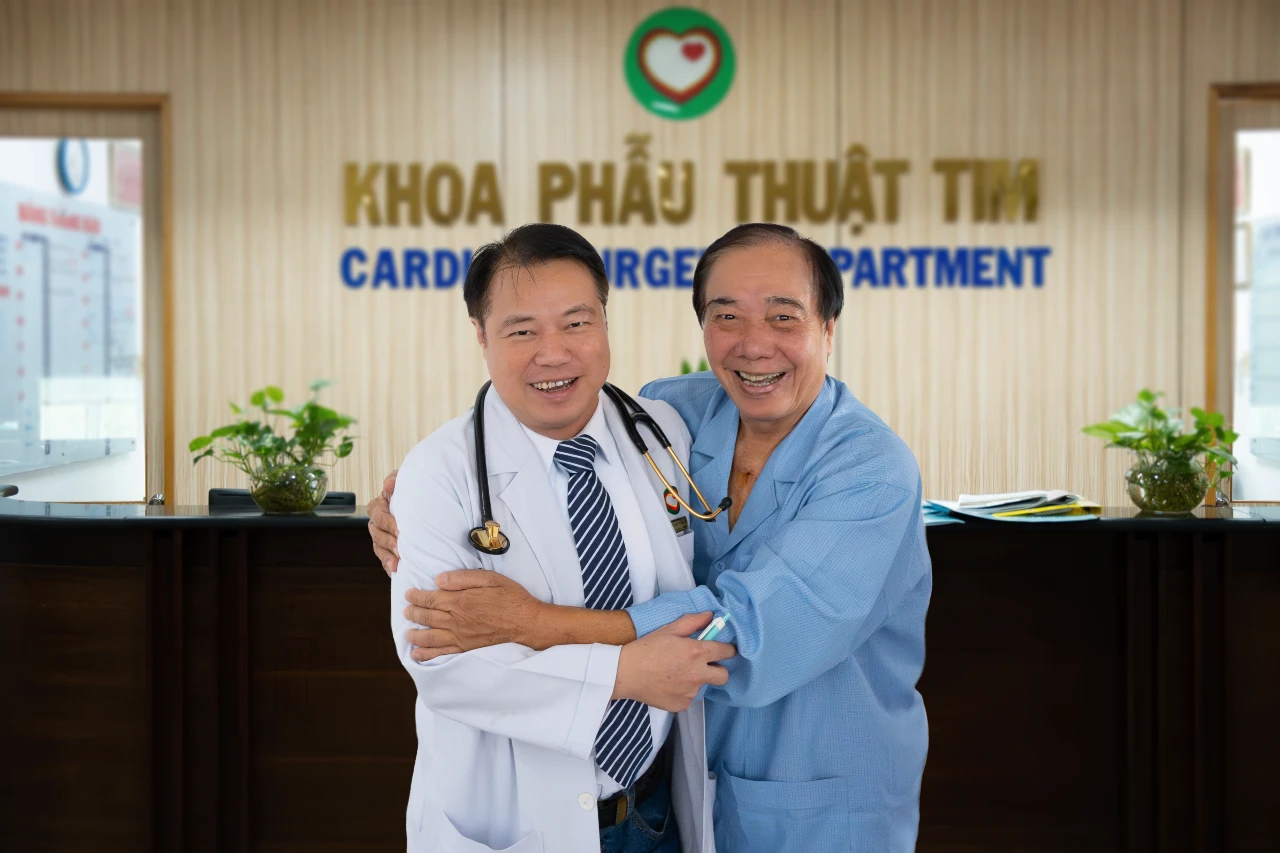 Bác sĩ Tâm Đức 'đưa tôi từ cõi chết trở về' - Lời tri ân từ người bệnh sau ca mổ bắc cầu mạch vành phức tạp