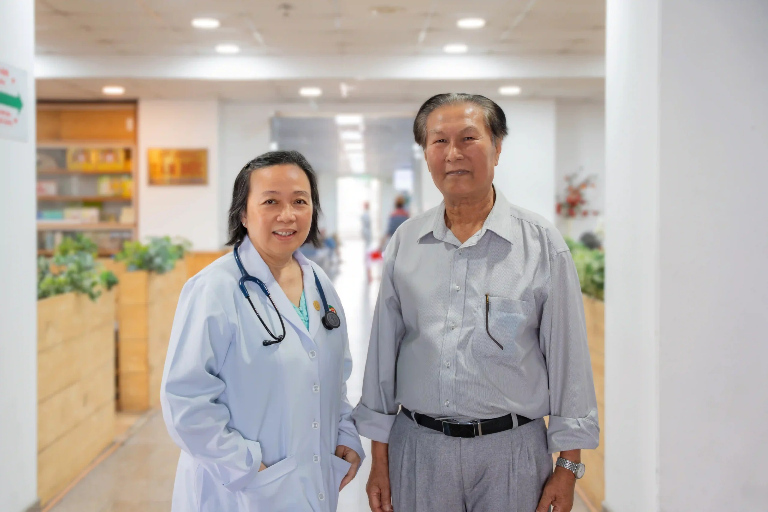 ThS BS Phan Kim Phương và bệnh nhân Thương