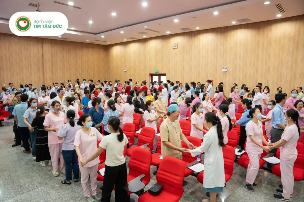 Quản trị cảm xúc trong giao tiếp với bệnh nhân và thân nhân
