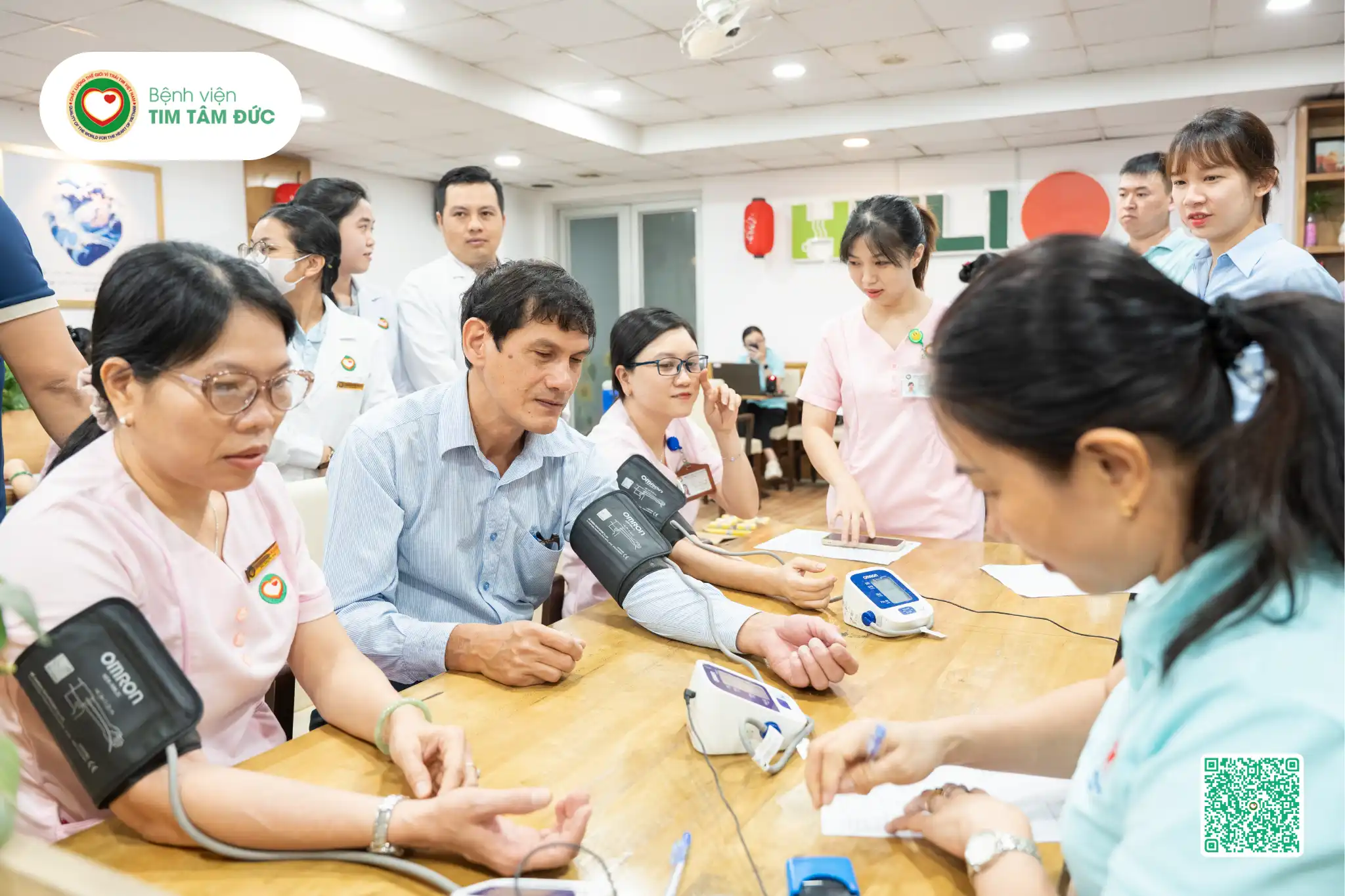 Đội ngũ y bác sĩ hiến máu